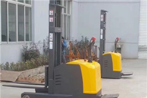電動堆高車叉車為什么會出現漏油現象？