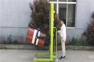 手動(dòng)油桶搬運(yùn)堆高車在使用中會(huì)出現(xiàn)哪些問題？如何快速解決？