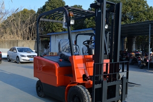 電動(dòng)叉車的蓄電池?cái)?shù)量多少對(duì)叉車有什么影響？
