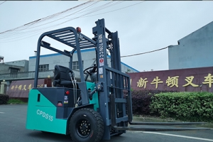 小型電動叉車之四輪叉車和三輪叉車的對比