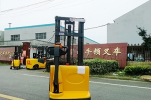 電動液壓叉車在使用過程中有問題需要注意？