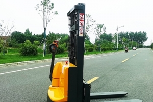 新型電動液壓叉車怎么使用更節能環保？