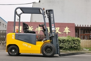 如何給電動(dòng)液壓叉車添加制動(dòng)液