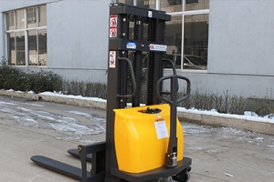半電動(dòng)堆高車(chē)和全電動(dòng)堆高車(chē)有什么相同和不同？