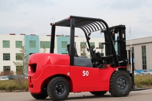 CPD20型2.0噸柴油叉車：現代倉儲物流的高效搬運利器