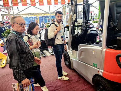 新牛盾叉車