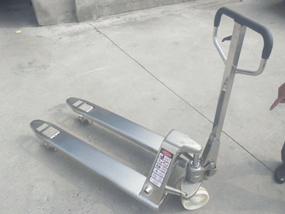 新牛盾不銹鋼手動液壓搬運(yùn)車的優(yōu)點(diǎn)介紹