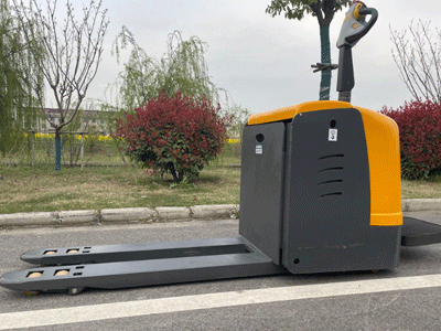 新牛盾電動叉車