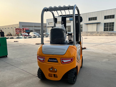 電動(dòng)叉車與內(nèi)燃叉車對(duì)比下來怎么選？